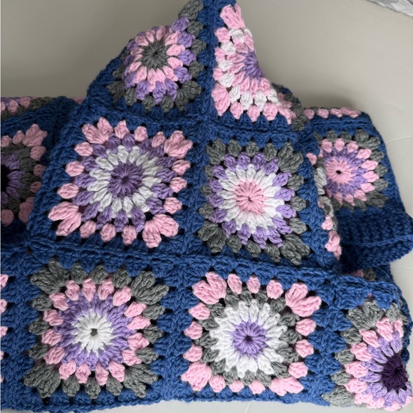 New women's crochet handmade xl granny square longer cardigan with buttons - Picture 10 of 13